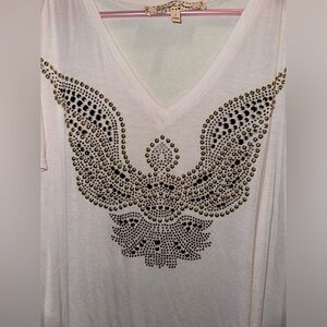 SHERYL CROW PEEK A BOO SHOULDER TOP WITH DECAL DETAILING